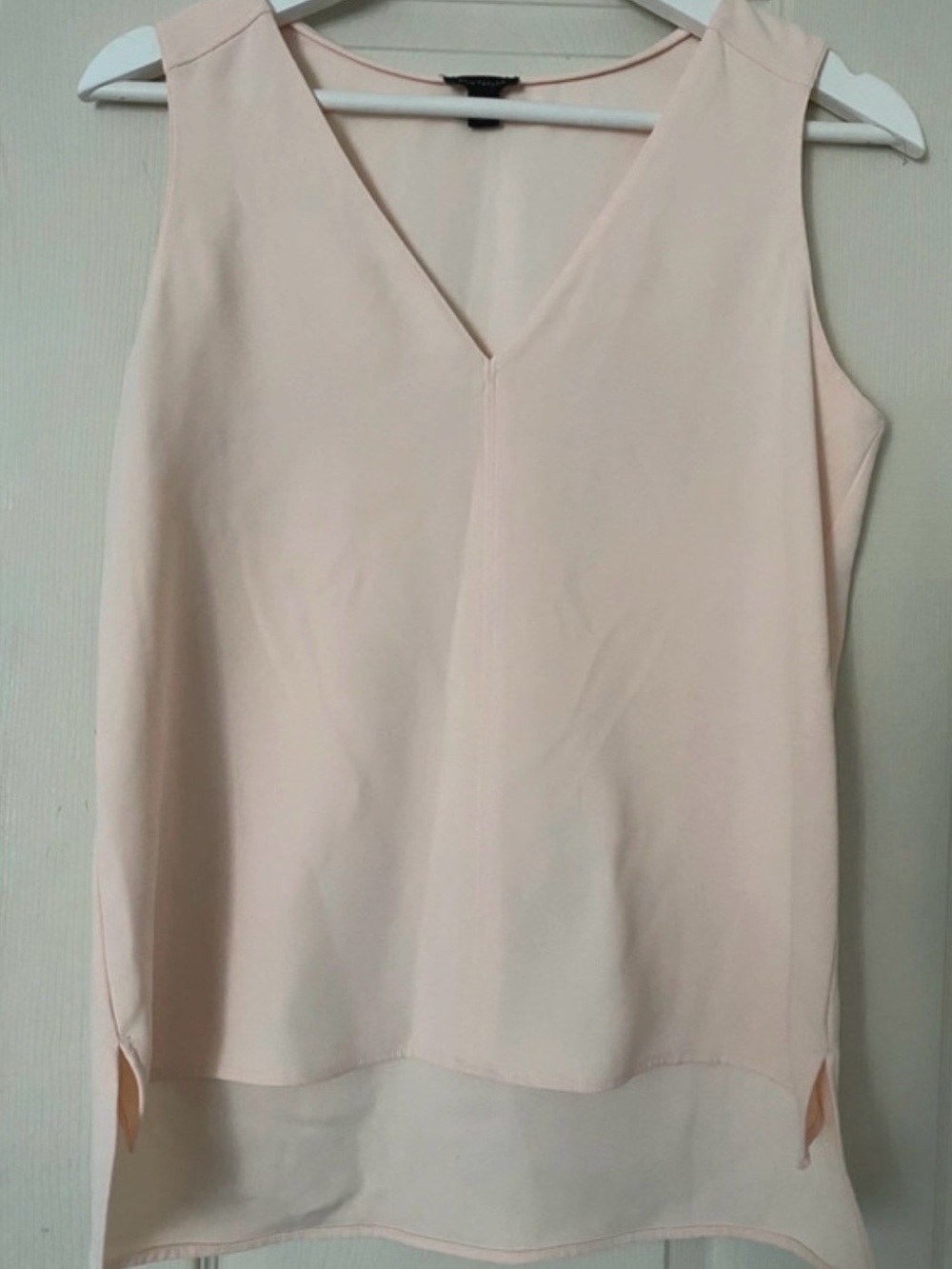 Ann Taylor Sleeveless V-Neck Blouse Light Blush
